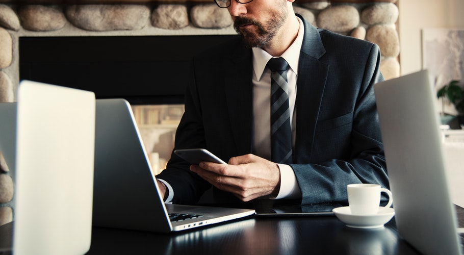 man-in-black-holding-phone-618613